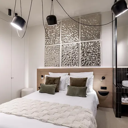 Luxury In Old Marais, 3 Bedroom Patio, Sauna, Fitness Room, Ac