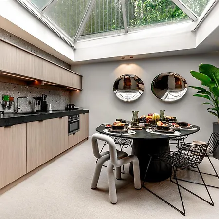Luxury In Old Marais, 3 Bedroom Patio, Sauna, Fitness Room, Ac Apartment