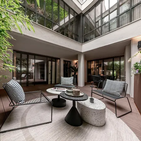 Apartment Luxury In Old Marais, 3 Bedroom Patio, Sauna, Fitness Room, Ac